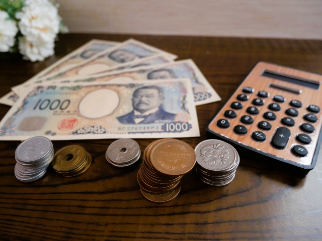 社労士講座は給付金でどこまで安くなる？スタディングとアガルートの実質価格を徹底比較【2026年最新】